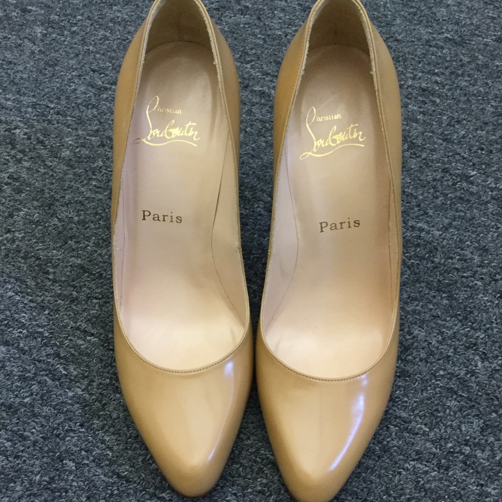 Louboutin nude pump